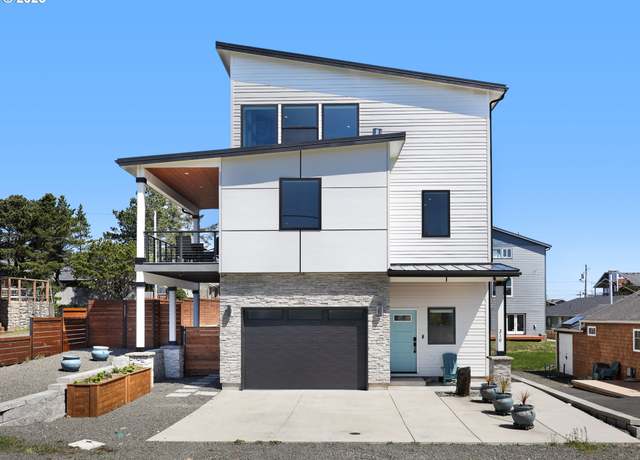 Property at 210 15th Ave, Seaside, OR 97138, 3 beds, 3 baths