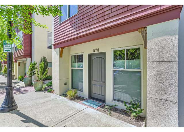 Property at 570 2nd St #2, Lake Oswego, OR 97034, 2 beds, 2.5 baths