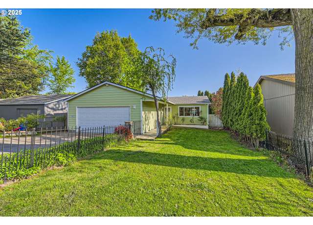 Property at 2433 NE Saratoga St, Portland, OR 97211, 3 beds, 2 baths