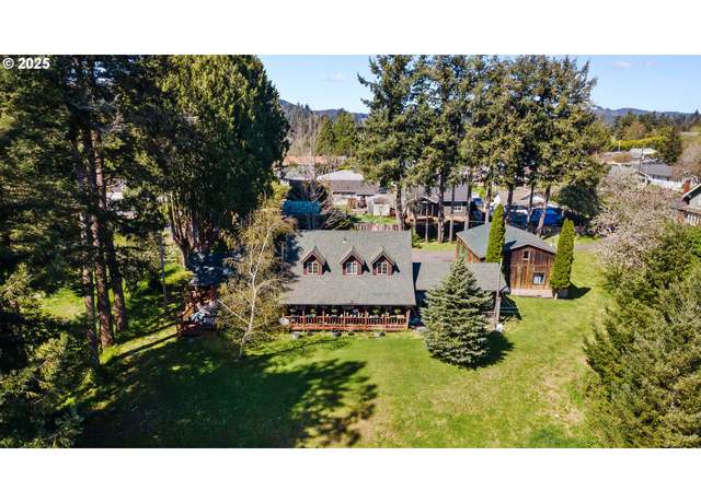 Property at 527 W 4th St, Coquille, OR 97423, 3 beds, 2.5 baths