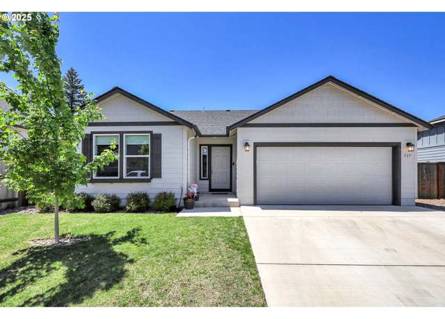 Property at 717 S 53rd Pl, Springfield, OR 97478, 3 beds, 2 baths