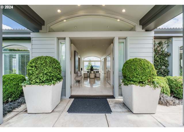 Property at 1235 SW Myrtle Ct, Portland, OR 97201, 2 beds, 3.5 baths
