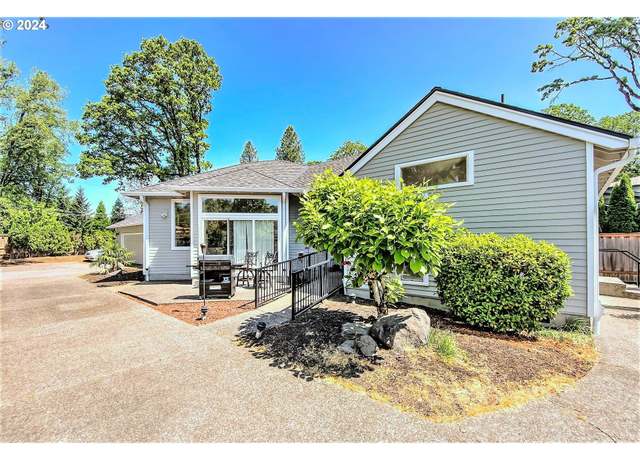 Property at 5363 Greystoke Dr, Lake Oswego, OR 97035, 3 beds, 2 baths