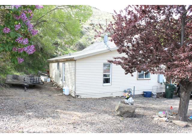 Property at 831 Place St, Baker City, OR 97814, 2 beds, 1 bath