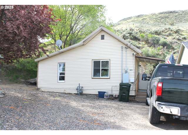 Property at 831 Place St, Baker City, OR 97814, 2 beds, 1 bath