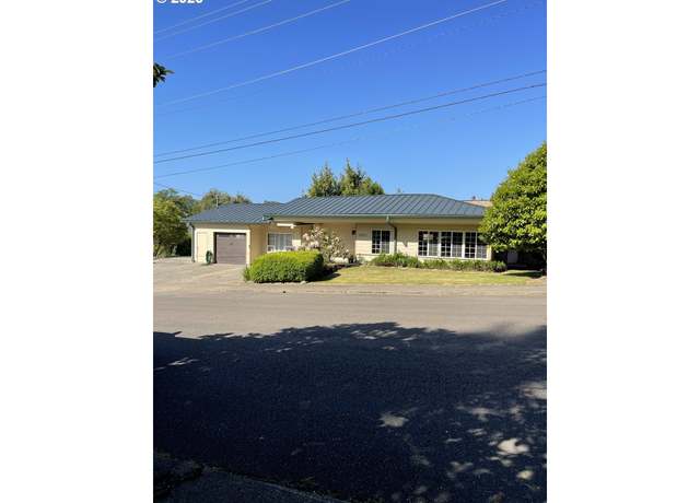 Property at 460 N 20th St, Reedsport, OR 97467, 3 beds, 2 baths
