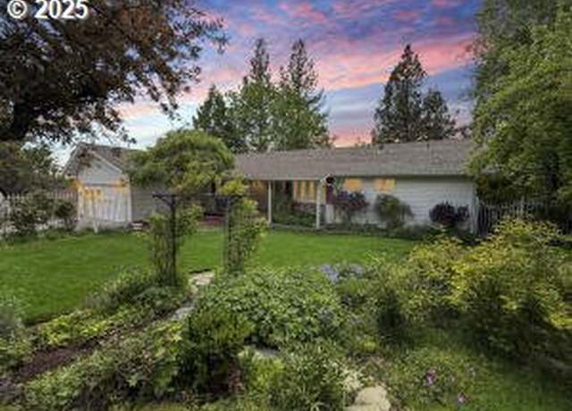 Property at 2101 NW Cascade View Dr, Bend, OR 97703, 4 beds, 3.5 baths