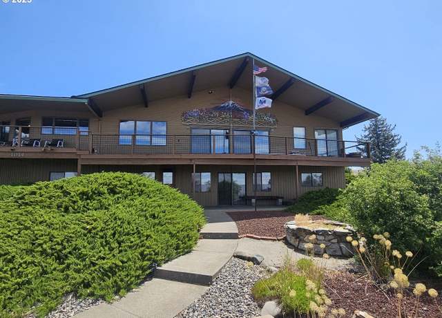 Property at 1014 Roe Dr, Goldendale, WA 98620, 5 beds, 5.5 baths