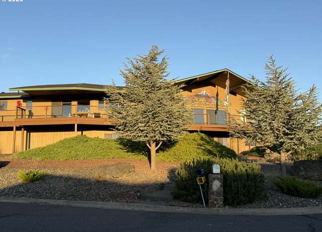 Property at 1014 Roe Dr, Goldendale, WA 98620, 5 beds, 5.5 baths