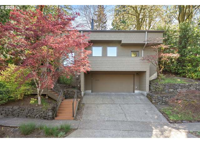 Property at 3920 SW Hillsdale Ave, Portland, OR 97239, 3 beds, 2.5 baths