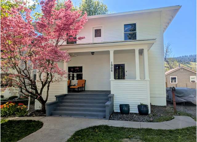 Property at 1906 3rd St, La Grande, OR 97850, 7 beds, 3.5 baths