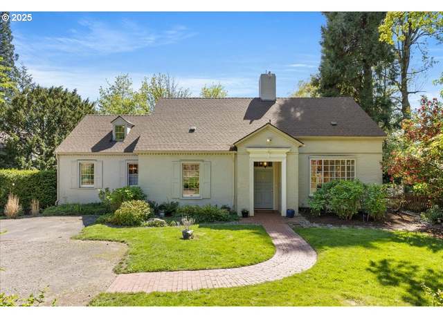 Property at 3740 SW Greenleaf Dr, Portland, OR 97221, 4 beds, 4 baths