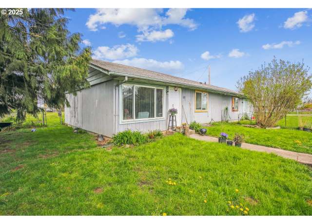 Property at 113 19th Ave, Longview, WA 98632, 4 beds, 2 baths