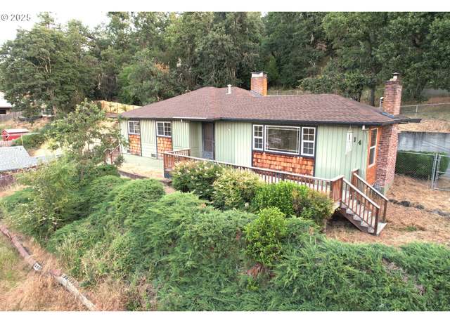 Property at 914 NW Hill Ave, Roseburg, OR 97471, 2 beds, 1 bath