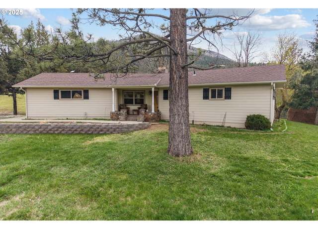 Property at 312 Edgewood Dr, Canyon City, OR 97820, 3 beds, 2 baths