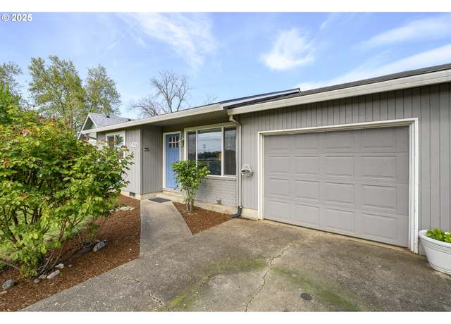Property at 1720 SE Davis St, Mcminnville, OR 97128, 2 beds, 1 bath