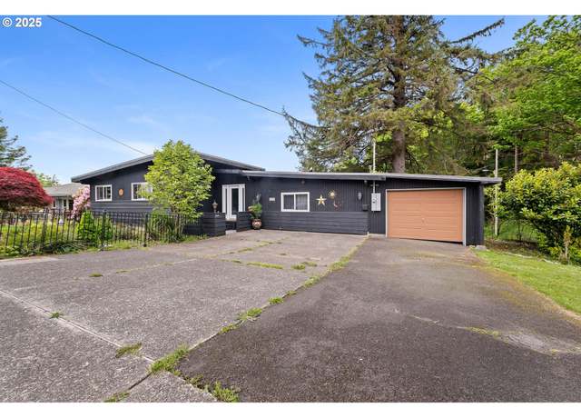 Property at 404 Chinook Ave, Astoria, OR 97103, 4 beds, 4 baths