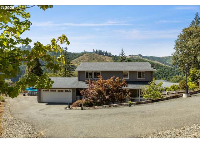 Property at 1870 Lakeview Dr, Sutherlin, OR 97479, 4 beds, 2.5 baths