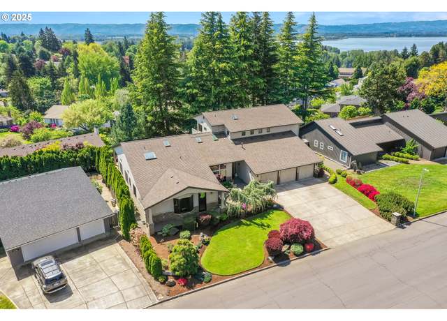Property at 1209 NW 80th St, Vancouver, WA 98665, 4 beds, 4.5 baths