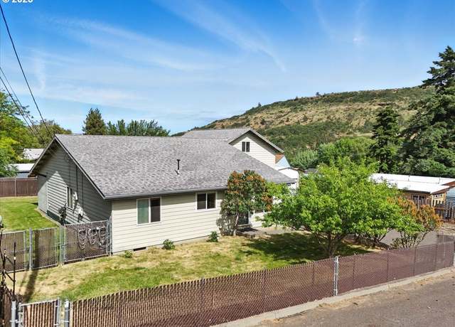 Property at 1021 Starlight St, The Dalles, OR 97058, 2 beds, 1 bath