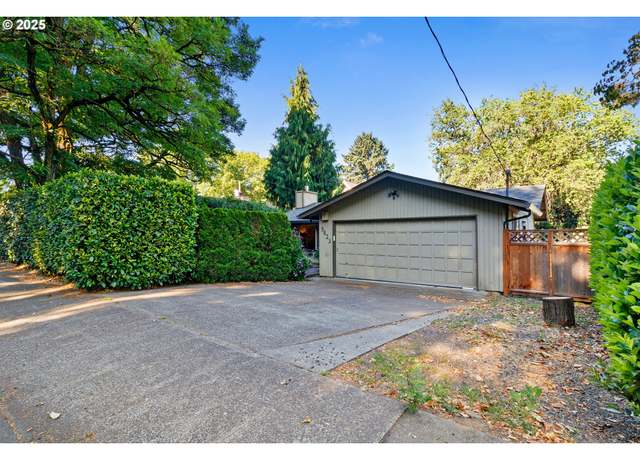 Property at 5623 SE Cesar E Chavez Blvd, Portland, OR 97202, 3 beds, 2 baths
