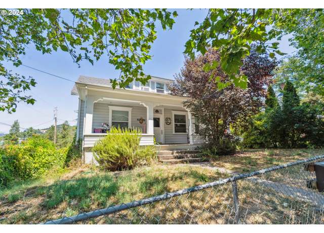 Property at 1224 SE Court Ave, Roseburg, OR 97470, 6 beds, 2 baths