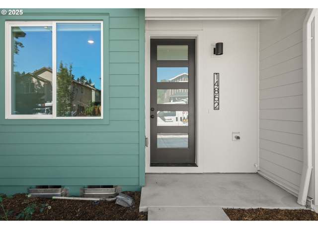 Property at 14852 NE Couch St #9, Portland, OR 97230, 3 beds, 1.5 baths