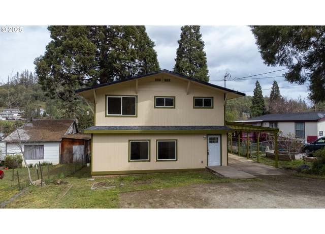 Property at 520 Mont St, Canyonville, OR 97417, 3 beds, 3 baths