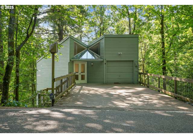 Property at 3306 SW Fairmount Blvd, Portland, OR 97239, 3 beds, 3 baths