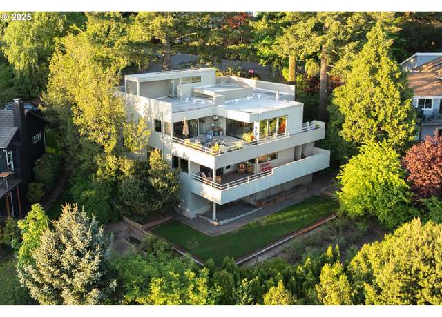 Property at 23 Masaryk St, Lake Oswego, OR 97035, 3 beds, 2.5 baths