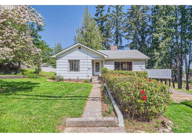 Property at 819 Oak St, Silverton, OR 97381, 3 beds, 2 baths