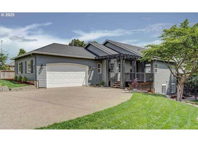 Property at 696 Eisenhower Dr, Salem, OR 97304, 3 beds, 3 baths