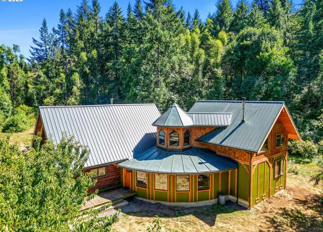 Property at 5952 Peaks View Rd NE, Scotts Mills, OR 97375, 5 beds, 2 baths