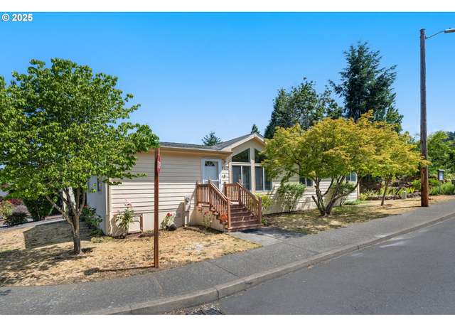 Property at 4802 SE 133rd Dr, Portland, OR 97236, 3 beds, 2 baths