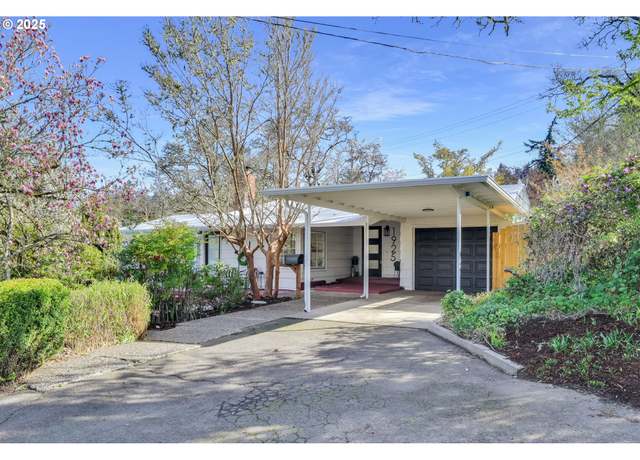 Property at 1925 E 26th Ave, Eugene, OR 97403, 3 beds, 3 baths
