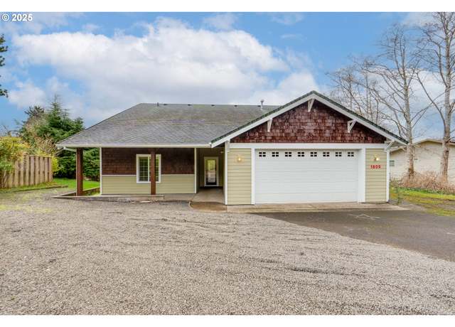 Property at 1805 Broadway St, Seaside, OR 97138, 3 beds, 3 baths