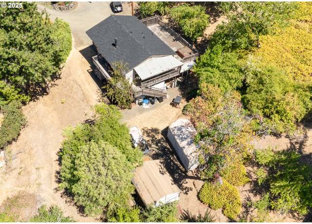 Property at 1261 SE Washington Ave, Roseburg, OR 97470, 3 beds, 1.5 baths