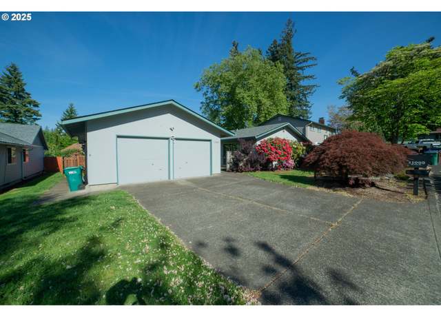 Property at 11003 SE 54th Pl, Milwaukie, OR 97222, 3 beds, 2 baths