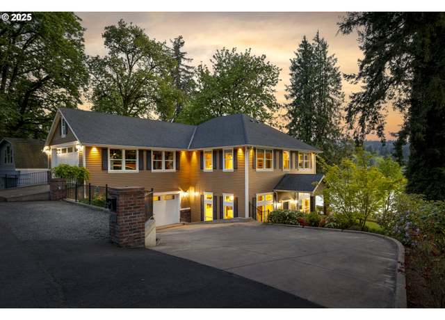 Property at 17619 SE Roethe Pl, Milwaukie, OR 97267, 4 beds, 2.5 baths