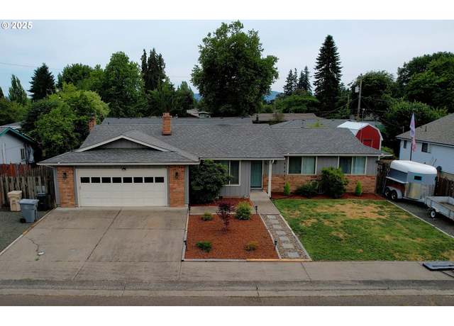 Property at 762 Randall Dr, Lebanon, OR 97355, 4 beds, 2.5 baths