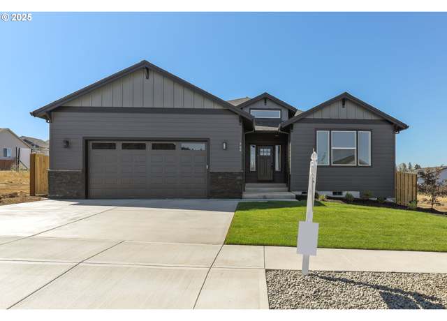 Property at 744 NE Trillium Dr, Estacada, OR 97023, 3 beds, 2 baths
