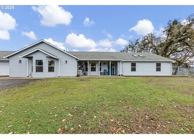 Property at 1472 Arcadia Dr, Roseburg, OR 97471, 3 beds, 3 baths