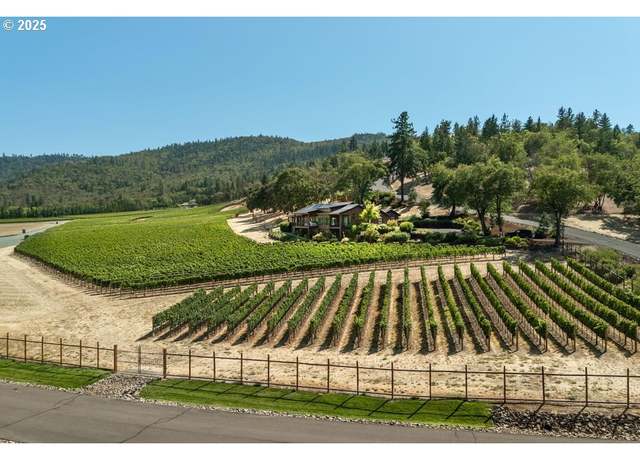 Property at 15 Vineyard View Cir Cir, Medford, OR 97501, 4 beds, 4 baths