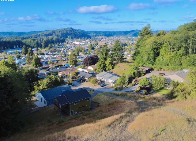 Property at 925 Bellevue Dr, Reedsport, OR 97467