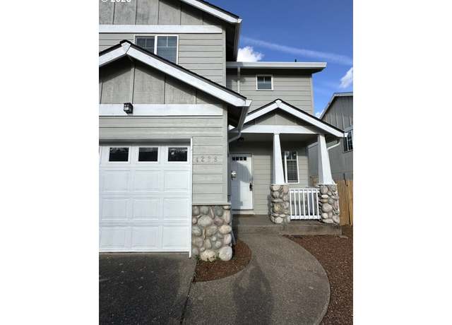 Property at 4238 SE 120th Ave, Portland, OR 97266, 3 beds, 2.5 baths