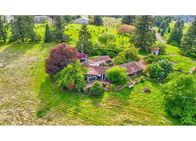 Property at 17815 NE Courtney Rd, Newberg, OR 97132, 3 beds, 2.5 baths