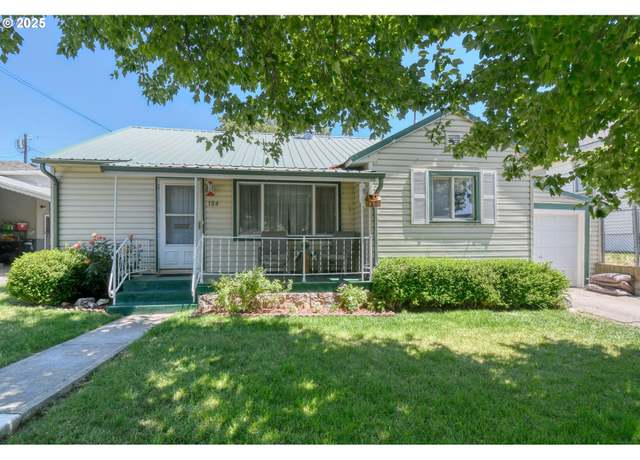 Property at 104 NW 12th St, Pendleton, OR 97801, 3 beds, 1 bath
