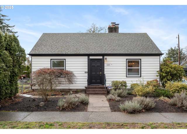 Property at 2705 SE 67th Ave, Portland, OR 97206, 2 beds, 1 bath