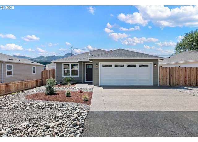 Property at 550 W First Ave, Sutherlin, OR 97479, 3 beds, 2 baths