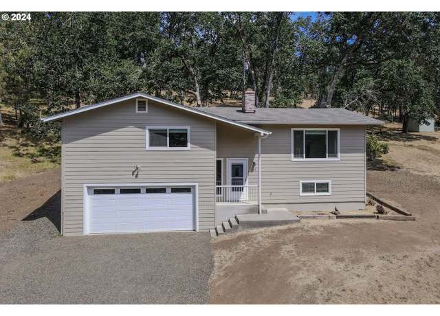 Property at 166 Barberry Ln, Roseburg, OR 97471, 3 beds, 2.5 baths